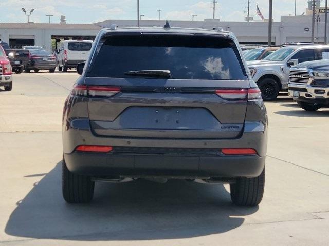 Photo of 2025 Metallic Jeep Grand Cherokee