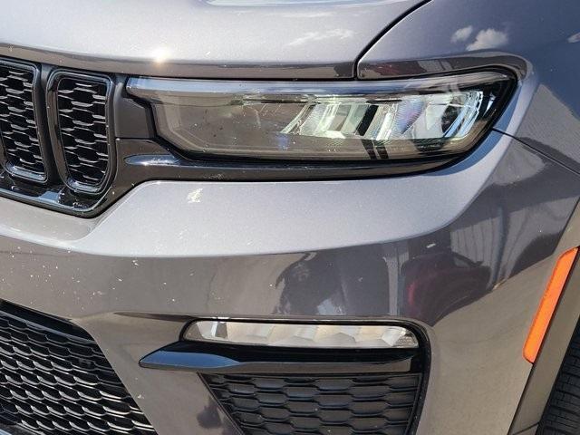 Photo of 2025 Metallic Jeep Grand Cherokee
