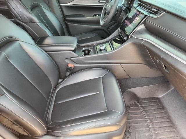Photo of 2025 Metallic Jeep Grand Cherokee