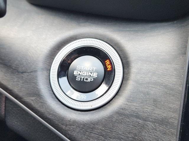 Photo of 2025 Metallic Jeep Grand Cherokee