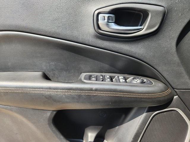 Photo of 2019 White Clearcoat Jeep Compass