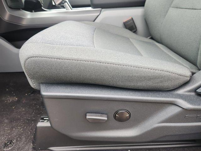 Photo of 2025 Oxford White Ford F-150 Lightning