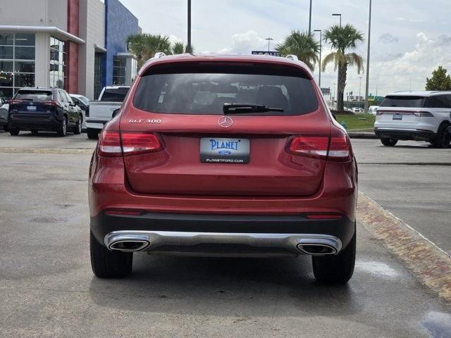Photo of 2018 designo Cardinal Red Metallic Mercedes-Benz GLC 300