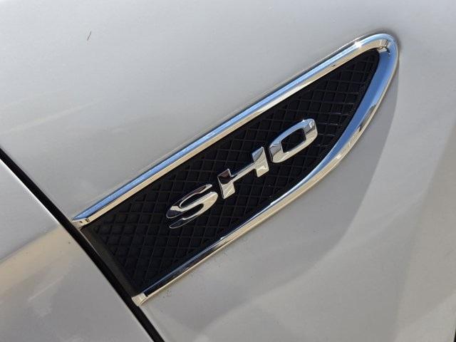 Photo of 2018 White Platinum Ford Taurus