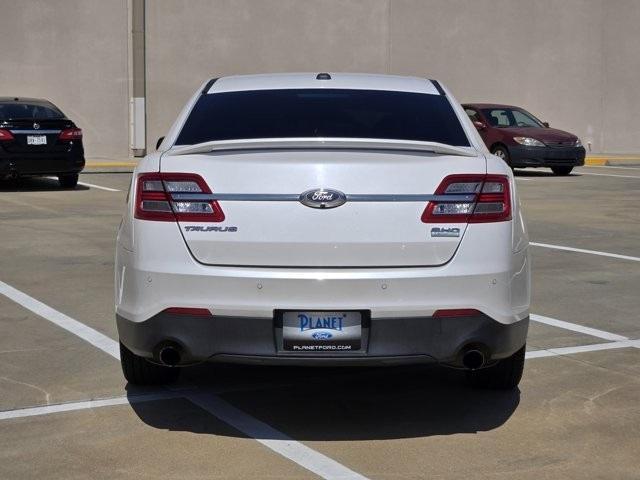 Photo of 2018 White Platinum Ford Taurus