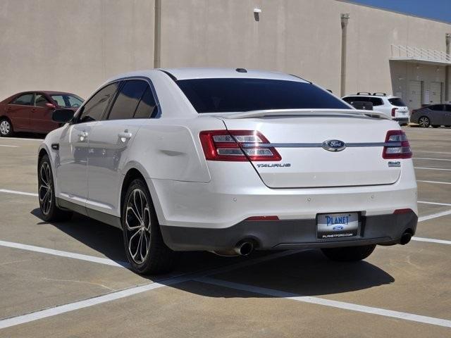 Photo of 2018 White Platinum Ford Taurus