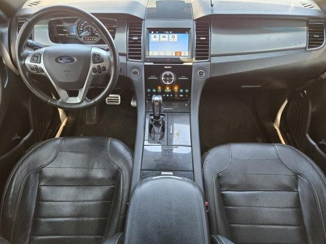 Photo of 2018 White Platinum Ford Taurus