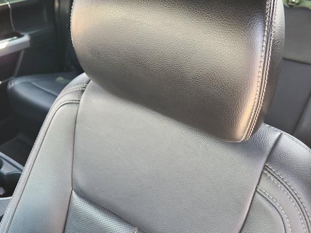 Photo of 2022 White Metallic Ford F-450
