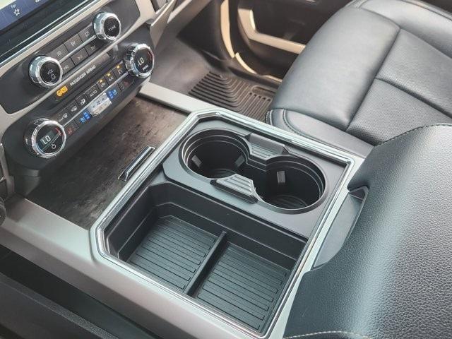 Photo of 2022 White Metallic Ford F-450