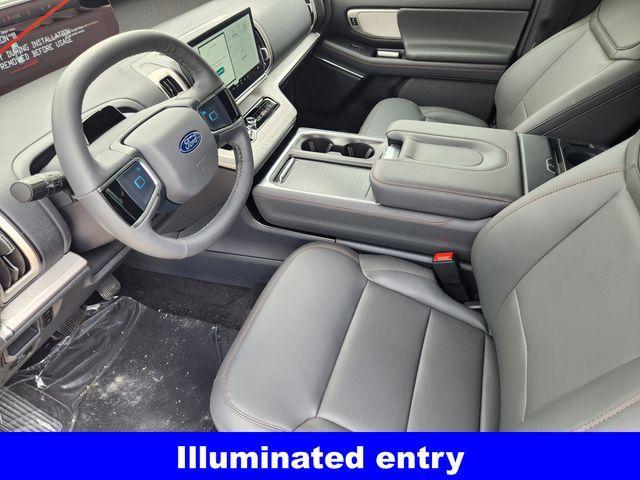 Photo of 2025 Star White Ford Expedition Max