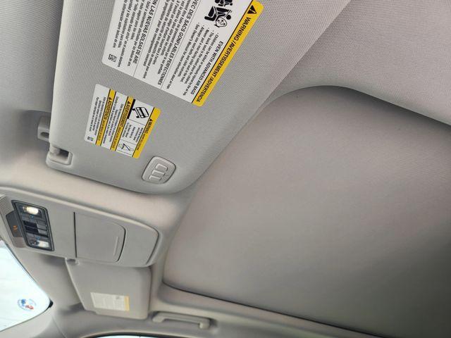 Photo of 2025 Star White Ford Expedition Max