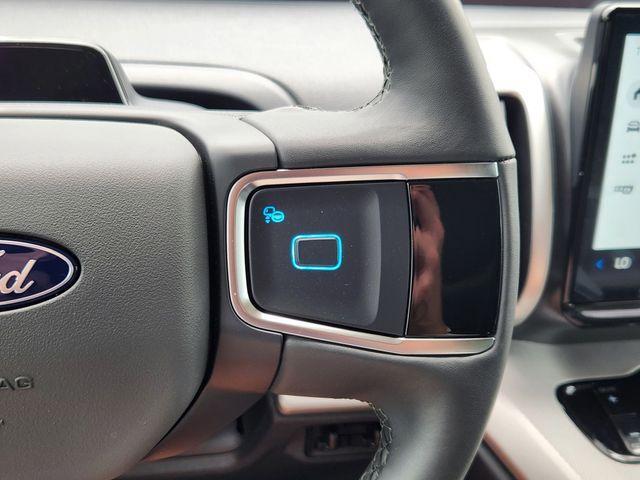 Photo of 2025 Star White Ford Expedition Max