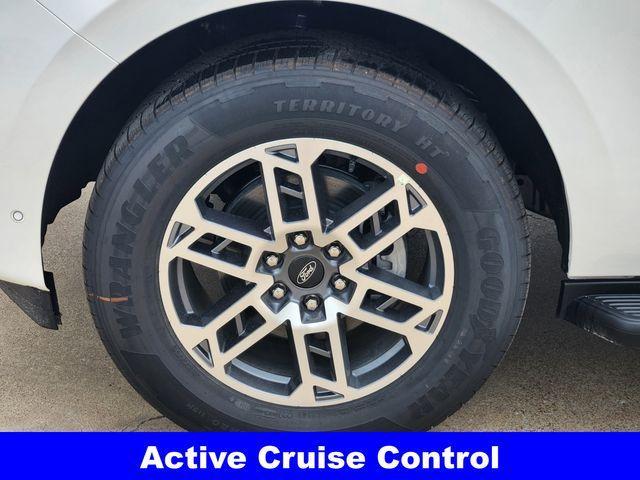 Photo of 2025 Star White Ford Expedition Max