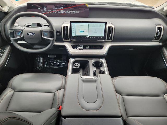 Photo of 2025 Star White Ford Expedition Max