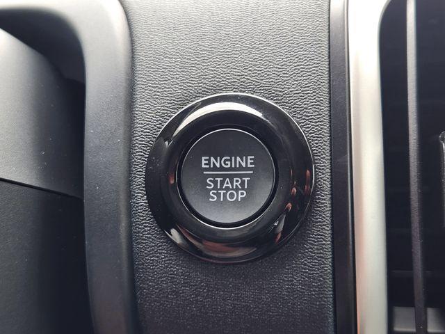 Photo of 2025 Star White Ford Expedition Max