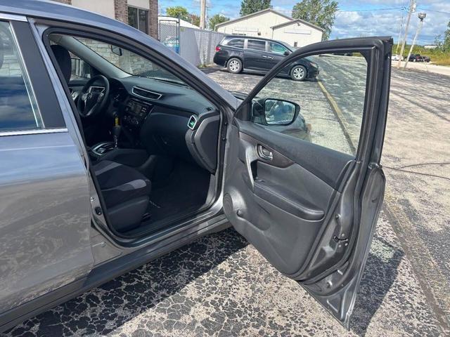 Photo of 2015 Gun Metallic Nissan Rogue