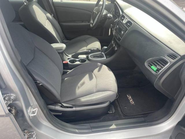 Photo of 2013 Gray Chrysler 200