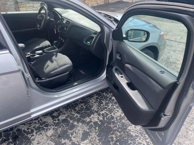 Photo of 2013 Gray Chrysler 200