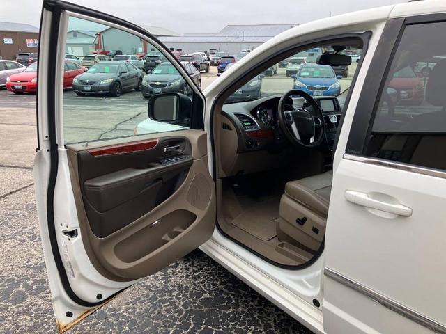 Photo of 2012 Stone White Clearcoat Chrysler Town & Country