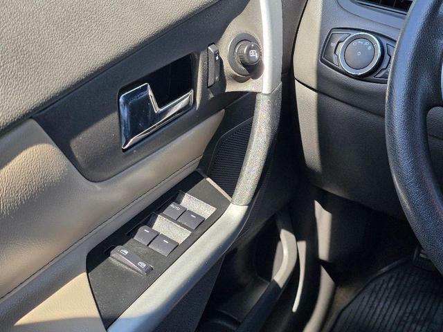 Photo of 2013 White Suede Ford Edge