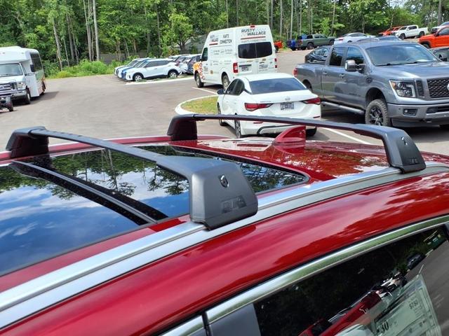 Photo of 2025 2t Gun Red Roof Nissan Kicks