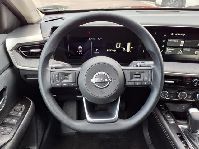 Photo of 2025 2t Gun Red Roof Nissan Kicks