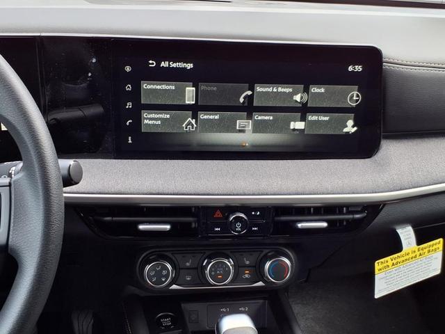 Photo of 2025 2t Gun Red Roof Nissan Kicks