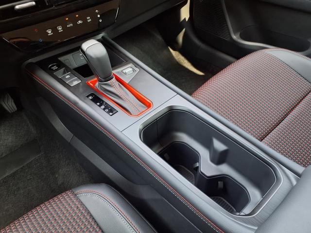 Photo of 2025 Super Black Nissan Kicks
