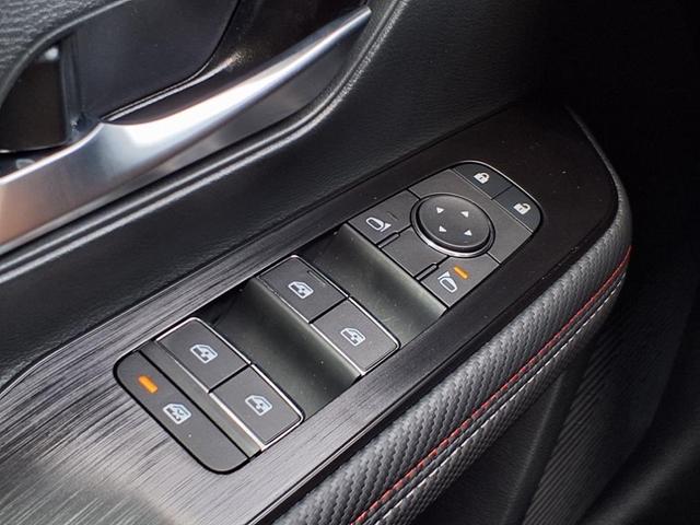 Photo of 2025 Super Black Nissan Kicks