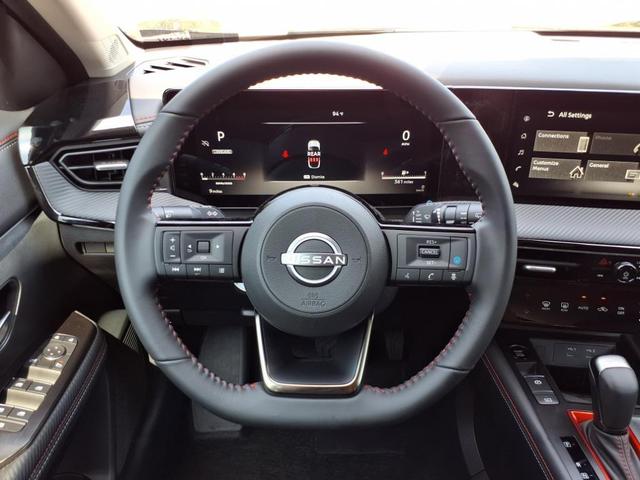 Photo of 2025 Super Black Nissan Kicks