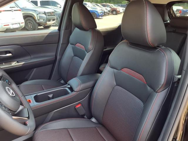 Photo of 2025 Super Black Nissan Kicks