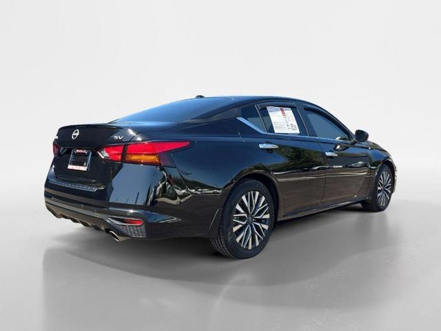 Photo of 2023 Black Nissan Altima