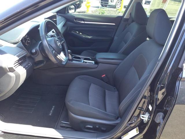 Photo of 2023 Black Nissan Altima