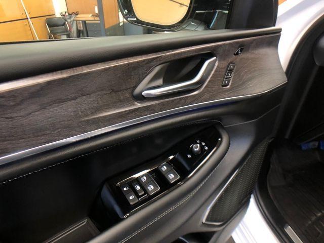 Photo of 2024 Bright White Clearcoat Jeep Grand Cherokee