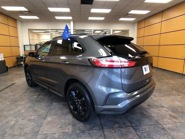 Photo of 2022 Carbonized Gray Metallic Ford Edge