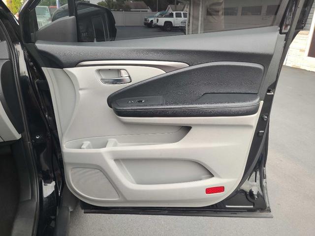 Photo of 2017 BLACK Honda Pilot
