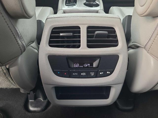 Photo of 2017 BLACK Honda Pilot