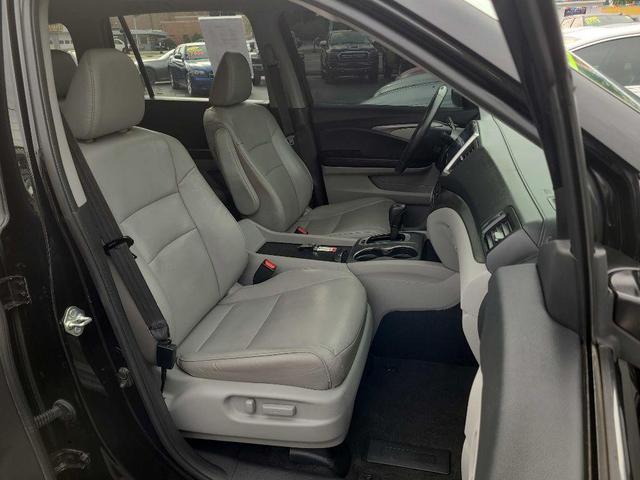 Photo of 2017 BLACK Honda Pilot
