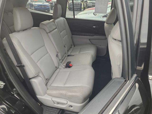 Photo of 2017 BLACK Honda Pilot