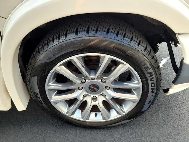 Photo of 2019 Summit White GMC Savana 2500