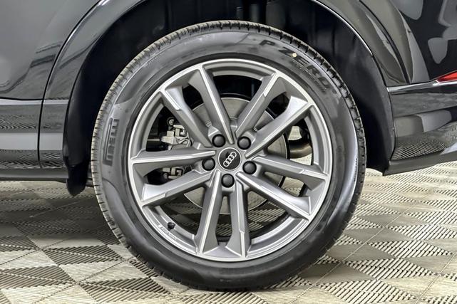 Photo of 2025 Mythos Black Metallic Audi Q3