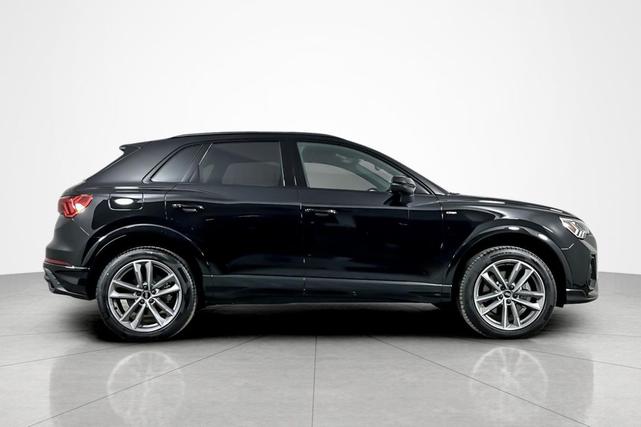 Photo of 2025 Mythos Black Metallic Audi Q3
