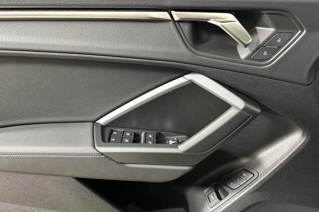 Photo of 2025 Mythos Black Metallic Audi Q3