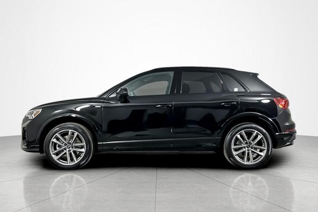 Photo of 2025 Mythos Black Metallic Audi Q3