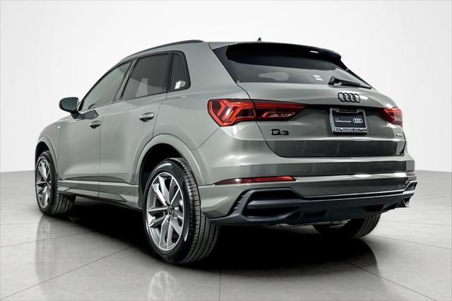 Photo of 2024 Chronos Gray Metallic Audi Q3