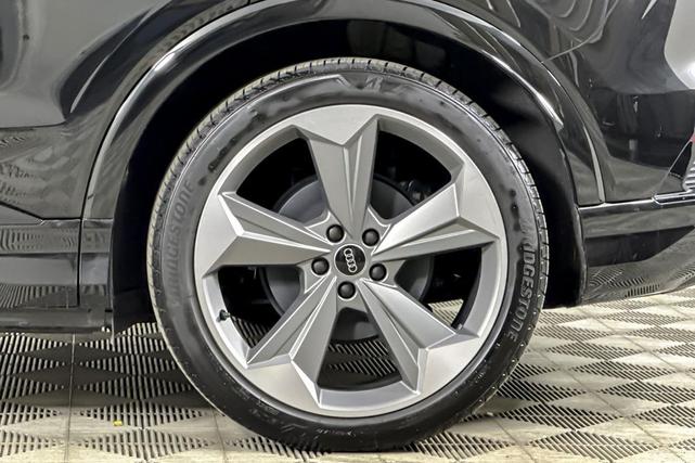 Photo of 2025 Mythos Black Metallic Audi Q4 e-tron