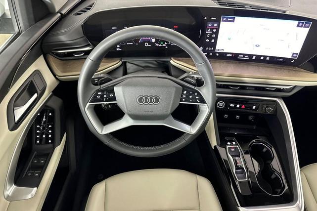 Photo of 2025 Glacier White Metallic Audi Q5