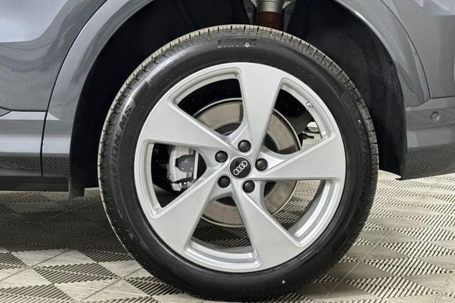 Photo of 2025 Tambora Gray Metallic Audi Q5