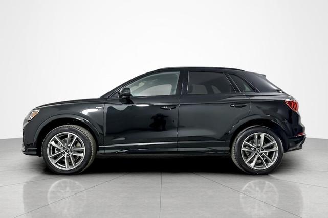 Photo of 2025 Mythos Black Metallic Audi Q3