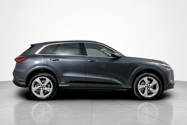 Photo of 2025 Tambora Gray Metallic Audi Q5